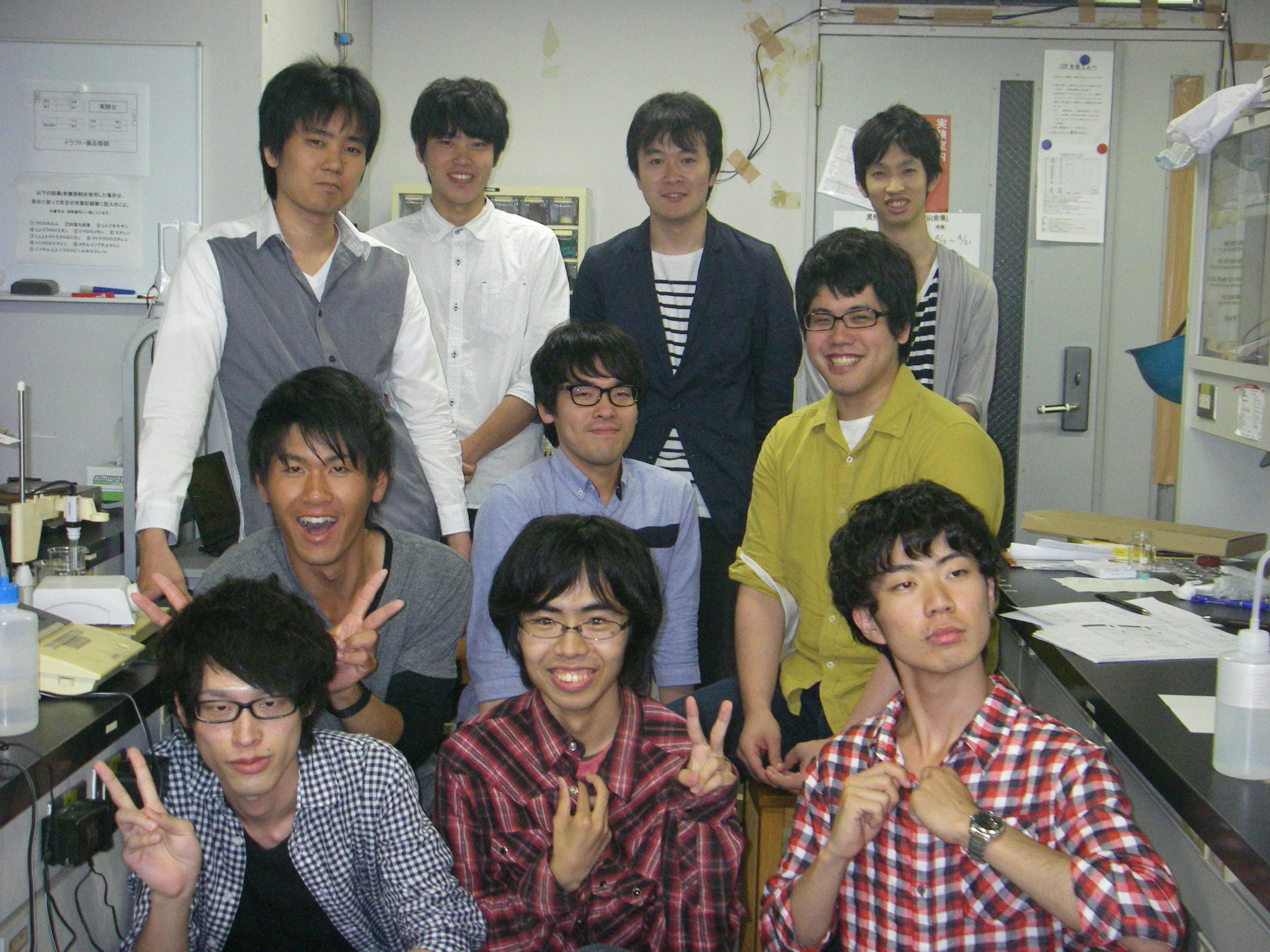 和歌山大学システム工学部精密物質学科・橋本研究室 写真集 集合写真2016